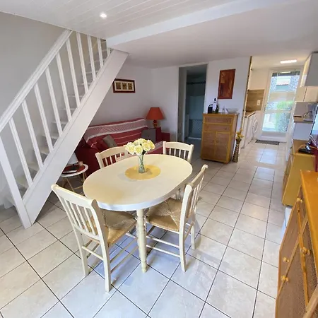 Holiday home Pavillon Climatise Avec Piscine, Proche Plage, 2 - Fr-1-781-81 *